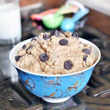 Healthy Chocolate Chip Cookie Dough Dip